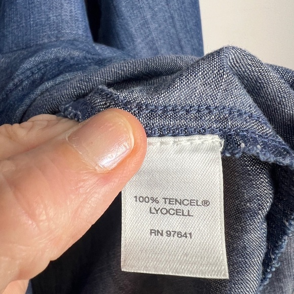 J. Jill Denim Blue Chambray Chest Pockets Button Down Blouse Top Large Petite - Picture 9 of 10